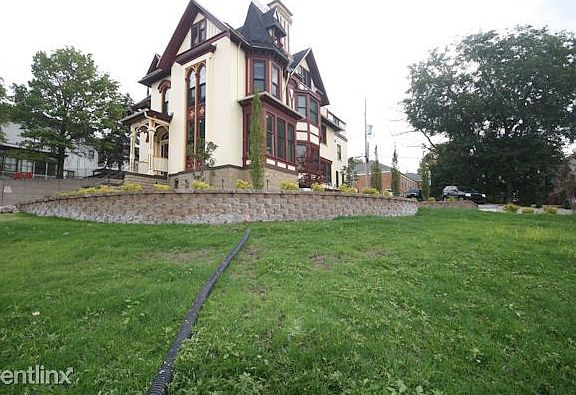 28 Lafayette lawn and side