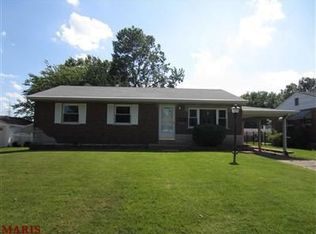 4010 Greenmeadows Dr, Saint Louis, MO 63123