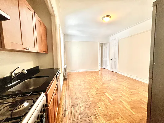 Rented by A&E Real Estate Management | media 6