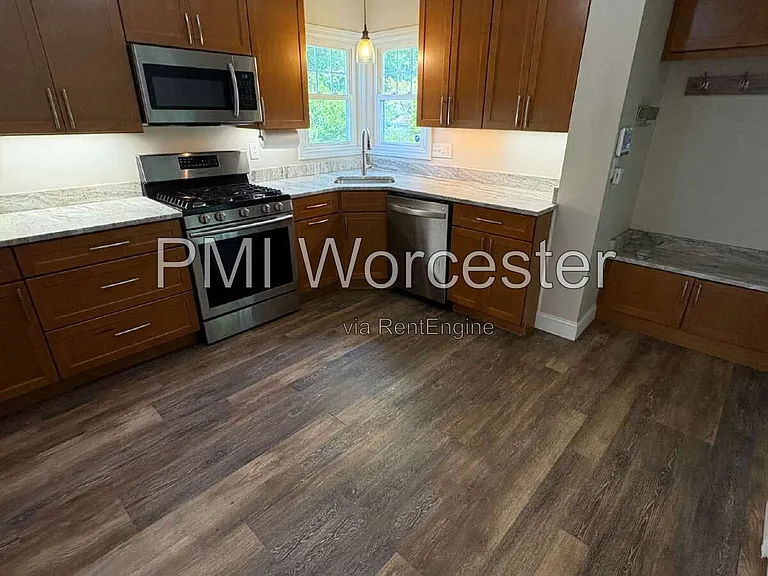 465 Chandler St — Photo 15