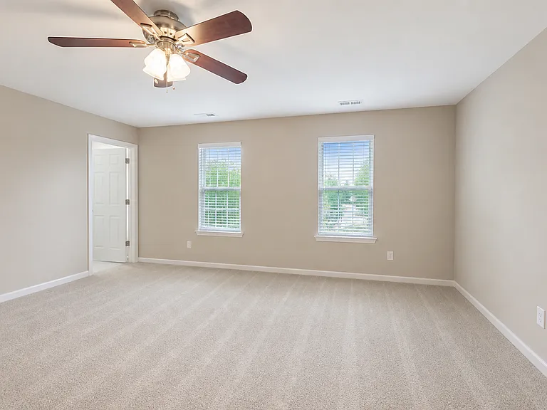410 Town Center Blvd — Photo 8