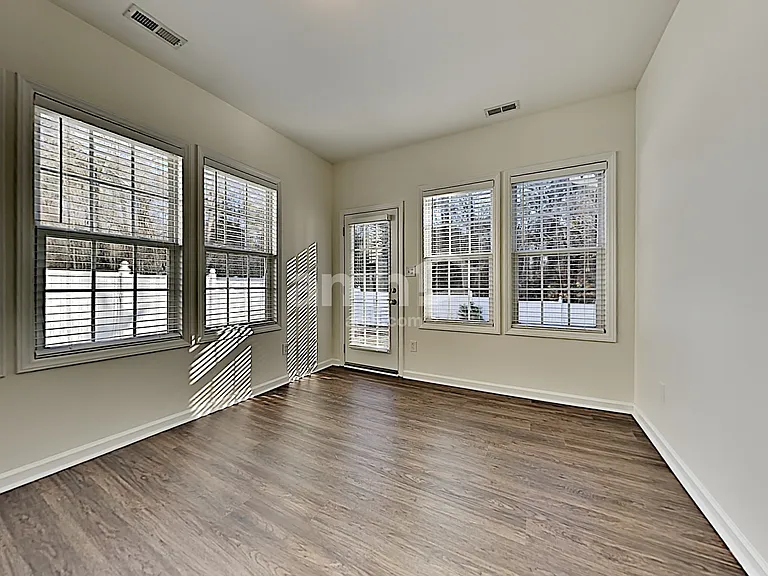 8008 Willowglen Dr — Photo 9