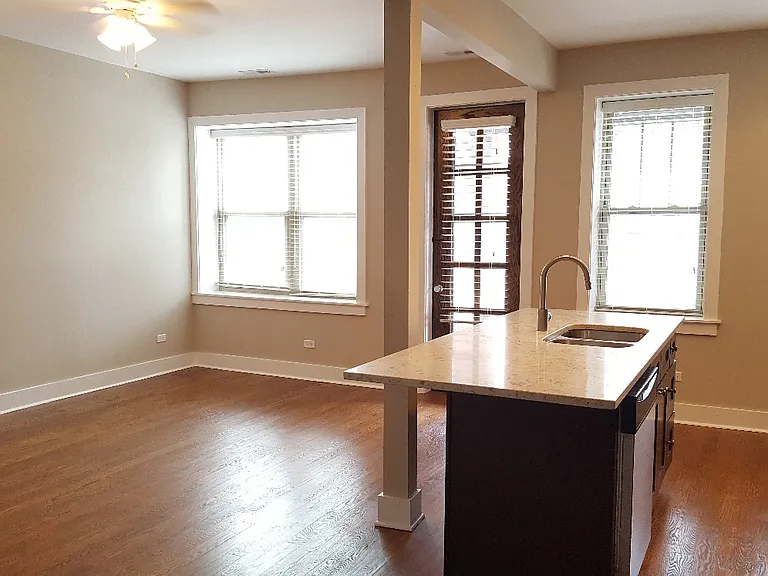 Iowa Terrace — Photo 18