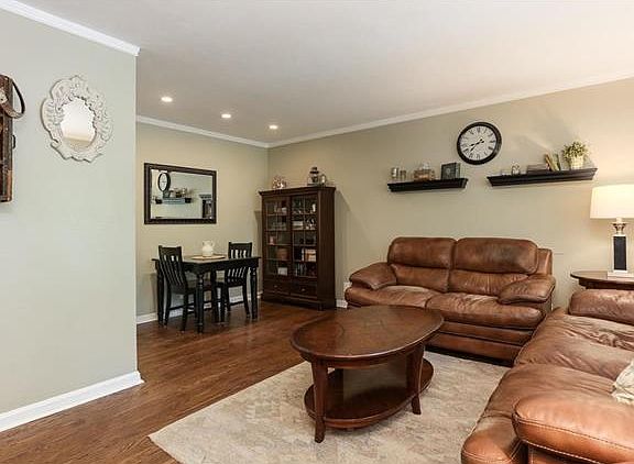 5th image of 5307 W 71st Ter