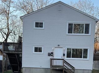 18 W Hills Rd, New Haven, CT 06515