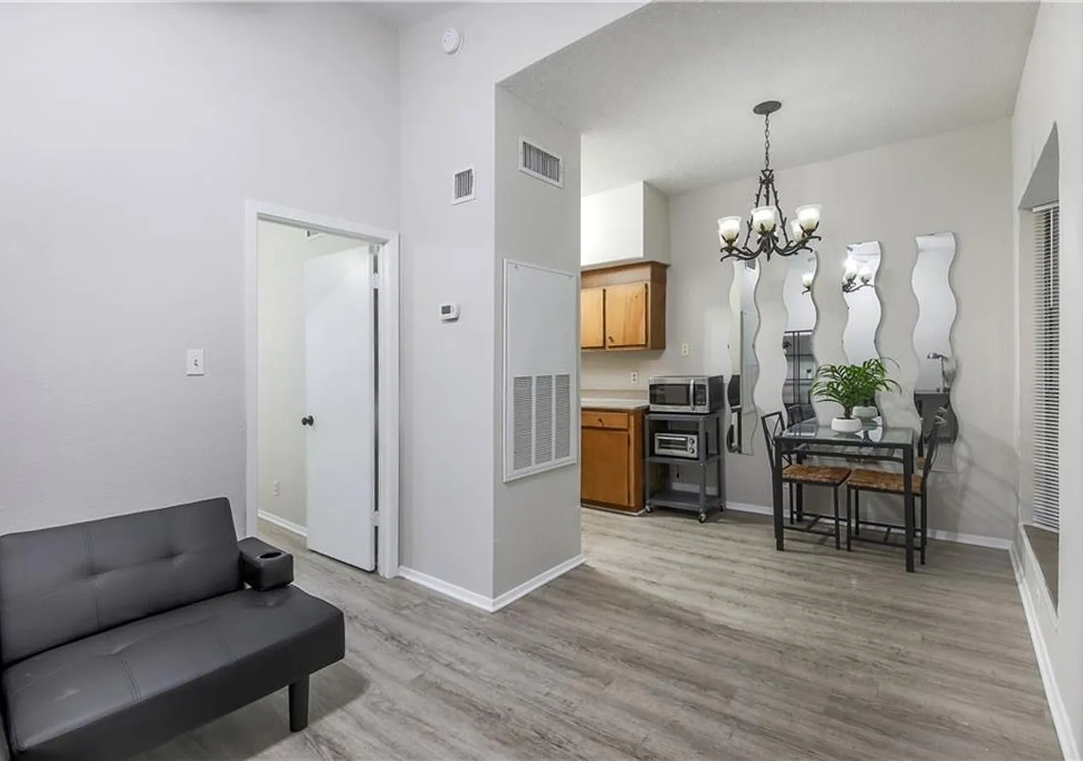 Furnished 1x1 North Campus Apartment on Guad — Photo 1