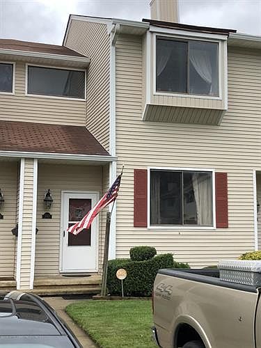 1st image of 262 Clubhouse Dr