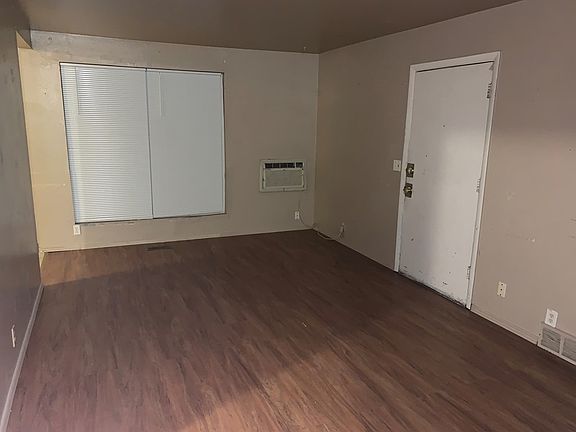 3rd image of 2537 S Lake Park Cir APT 4