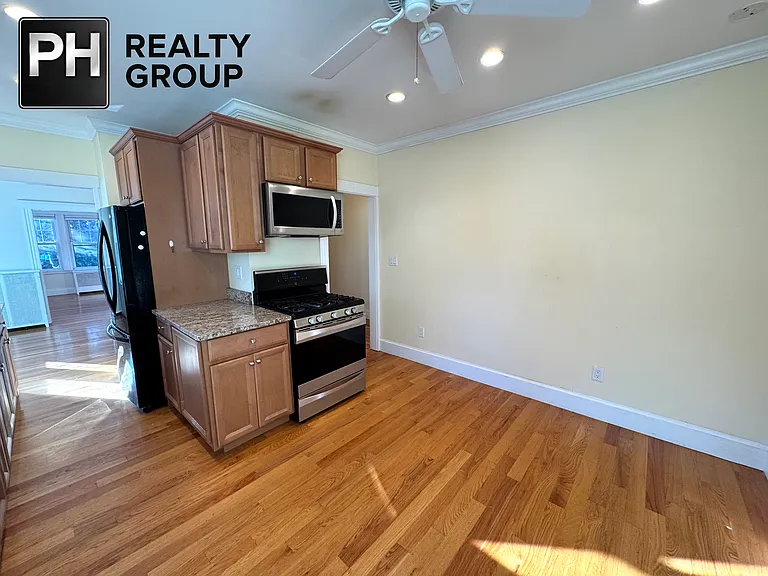 46 Vincent Ave — Photo 3