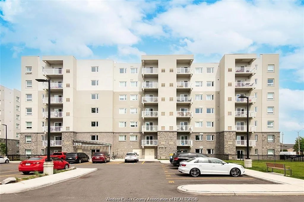 2 bed, 2.0 bath, 1200 sqft, $2,350 — Photo 2