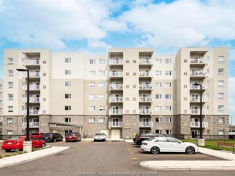 1675 Banwell Rd #202 — Photo 2