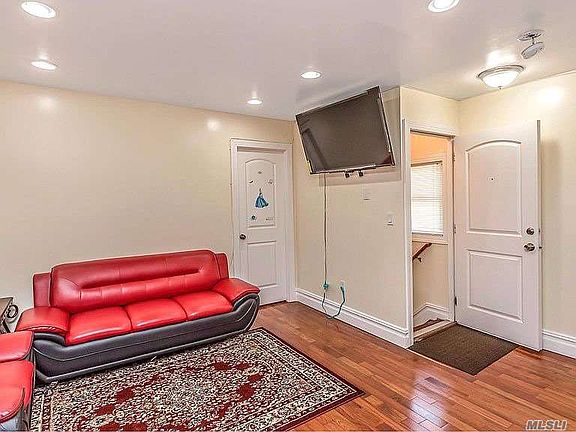 4th image of 160-13 N Conduit Ave #2