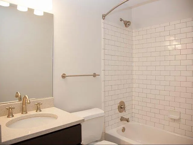DH Holmes Apartments — Photo 35