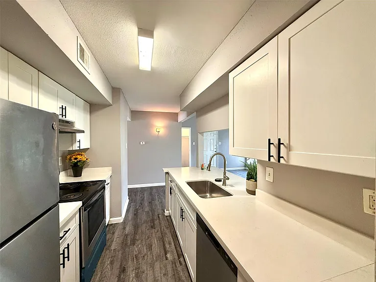 7200 T C Jester Blvd #3903 — Photo 9
