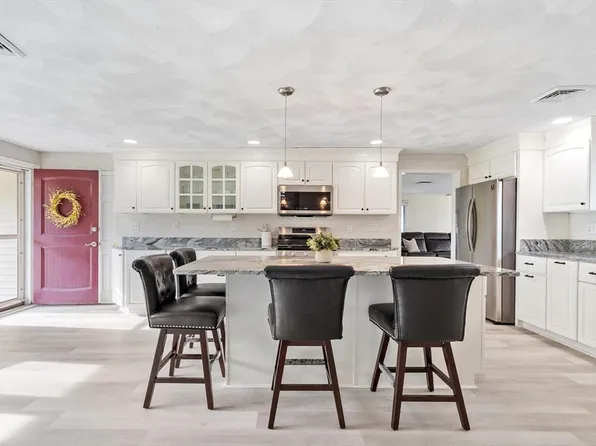 15 San Mateo Dr, Chelmsford, MA 01824