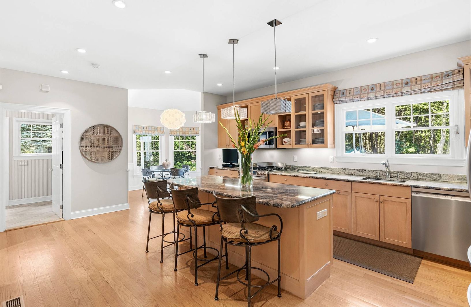  Eat in Kitchen Nook