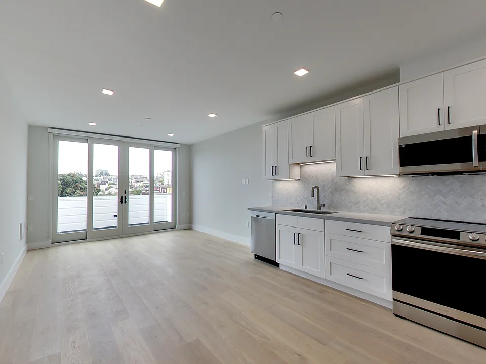 635 Fulton St #10