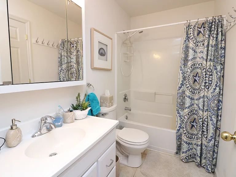 20 N Clermont Ave #B — Photo 25