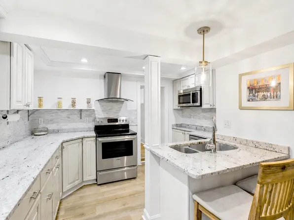 9 Park St #8, Boston, MA 02122