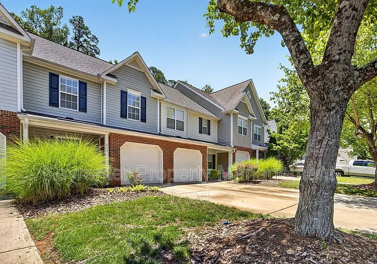 805 Creek Crossing Trl — Photo 24