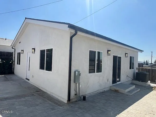 Building Photo - 10507 Helendale Ave