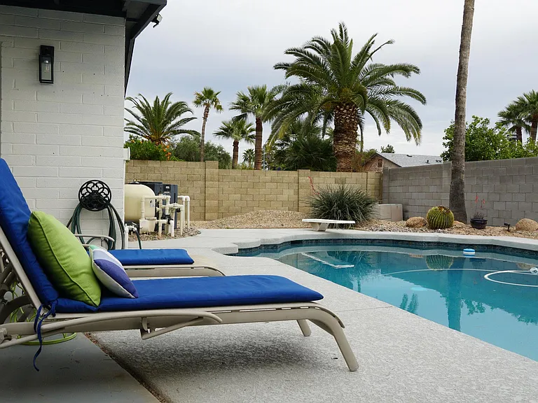 E Paradise Dr — Photo 21