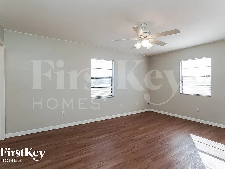 2603 NE 4th Ave — Photo 8
