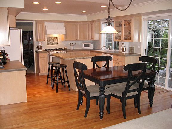 Kitchen Eating Area