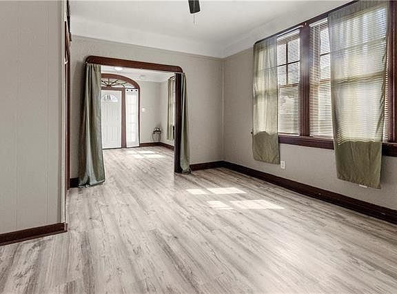 4th image of 332 Iris Ave