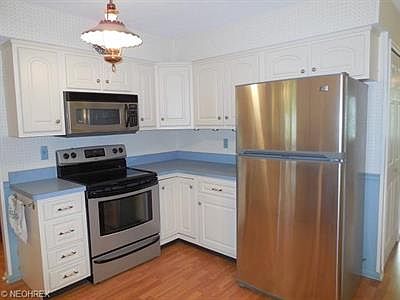 2nd image of 15020 Sherwood Dr