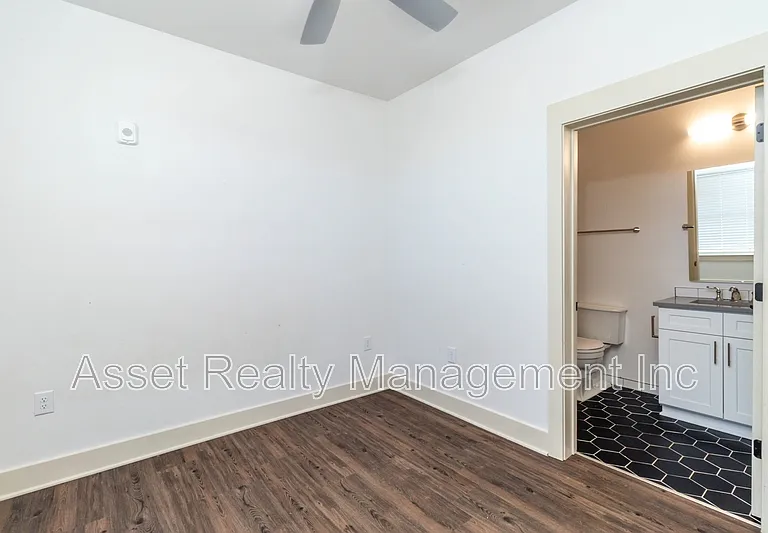 1120 Franck St #206 — Photo 22
