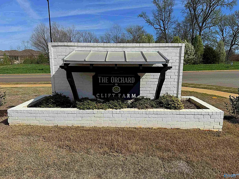 401 Peach Orchard Ln — Photo 3