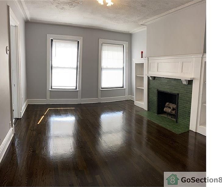 1st image of 546 E Oakwood Blvd #2