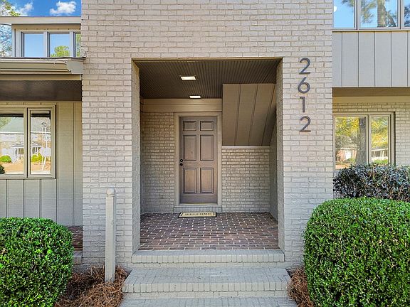 3rd image of 2612 Kenilworth Dr