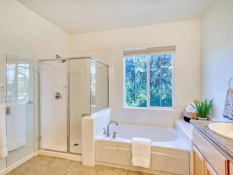 2025 Bright Willow Cir — Photo 3