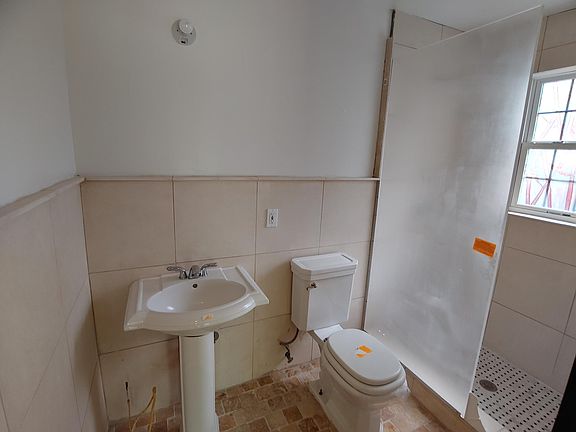 4th image of 13 Lincoln Pl