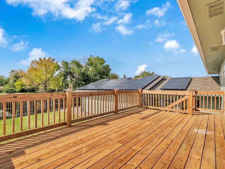 2305 Pheasant Run Cir — Photo 4