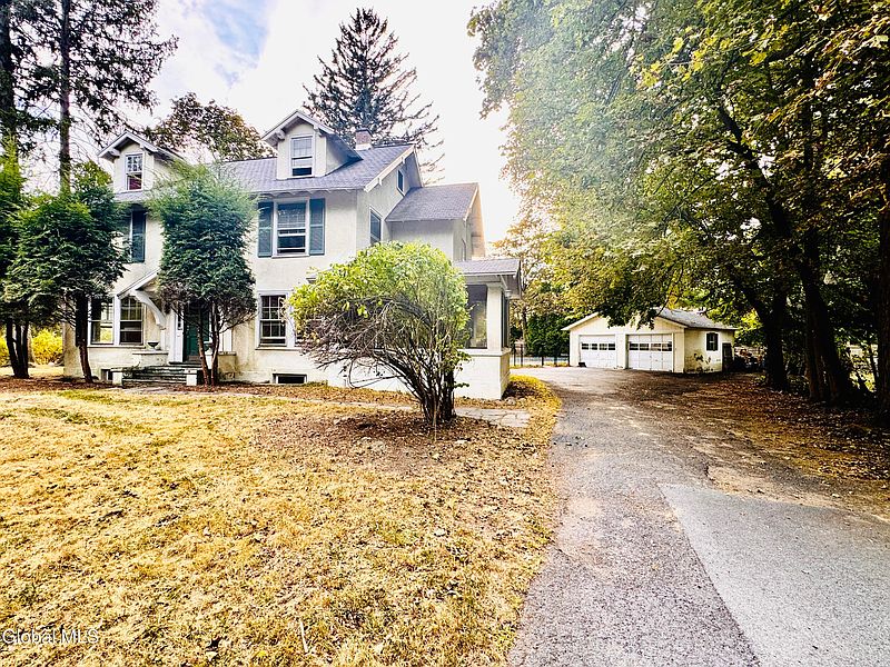 4th image of 989 Balltown Road