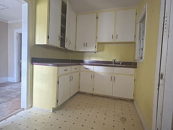 4th image of 2039 Amos St