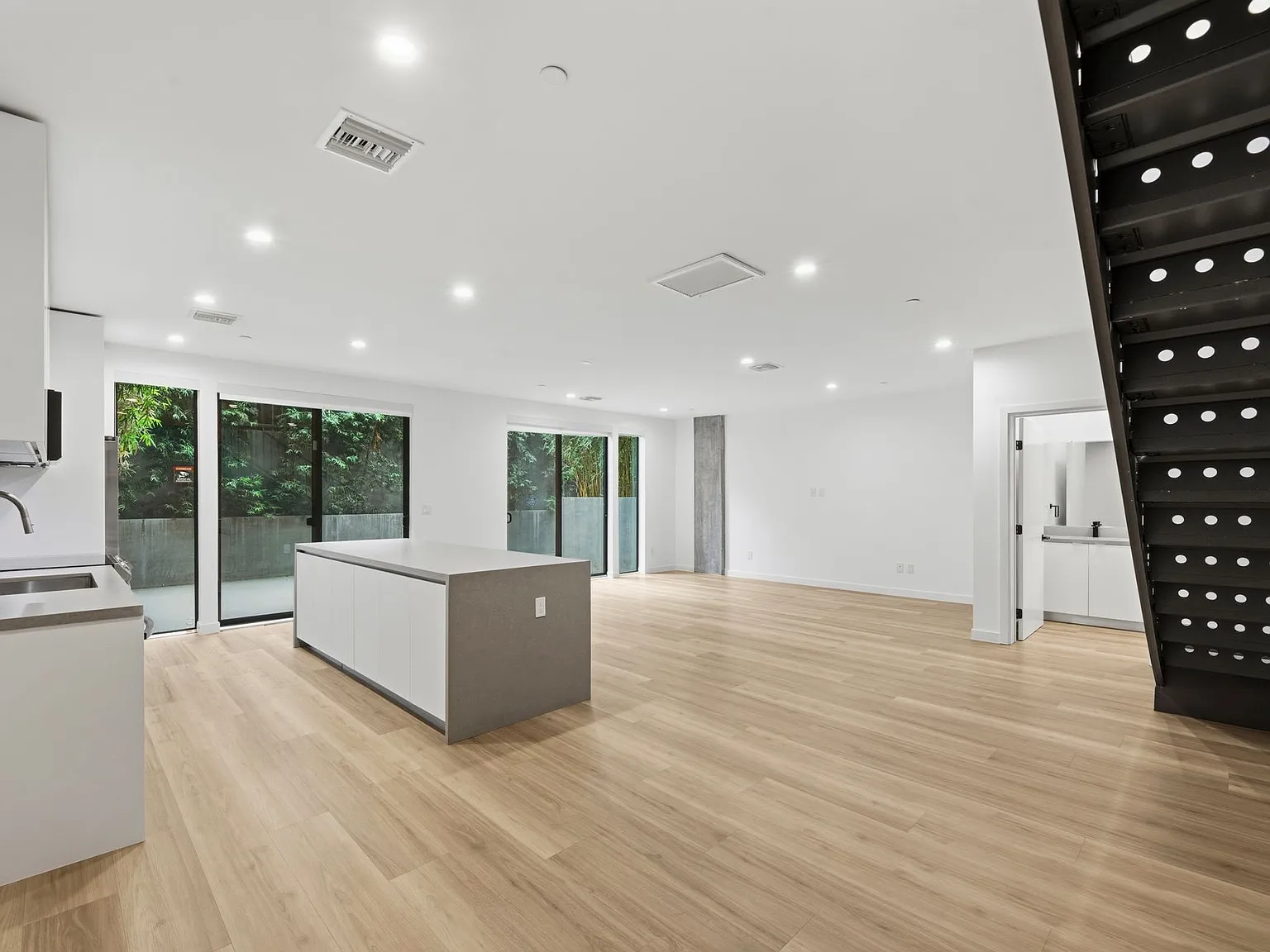 TALA Residences at 829 Larrabee Street — Photo 2