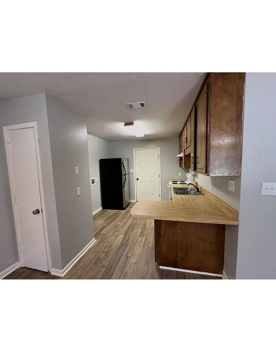 2 bed, 1.0 bath, $850 — Photo 3