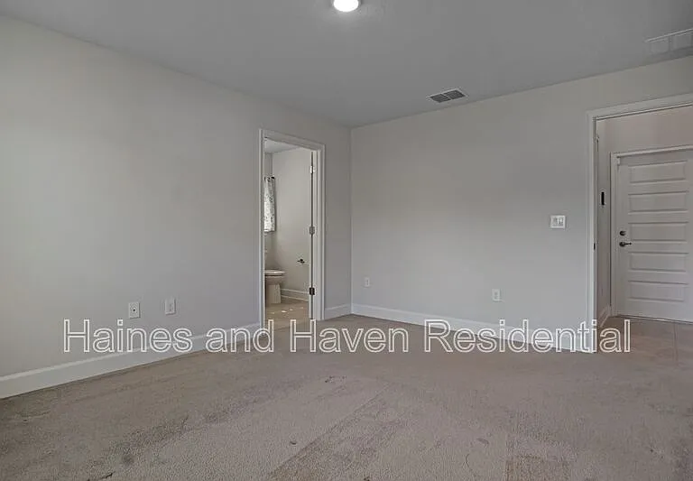 1217 Forest Hills Dr — Photo 13