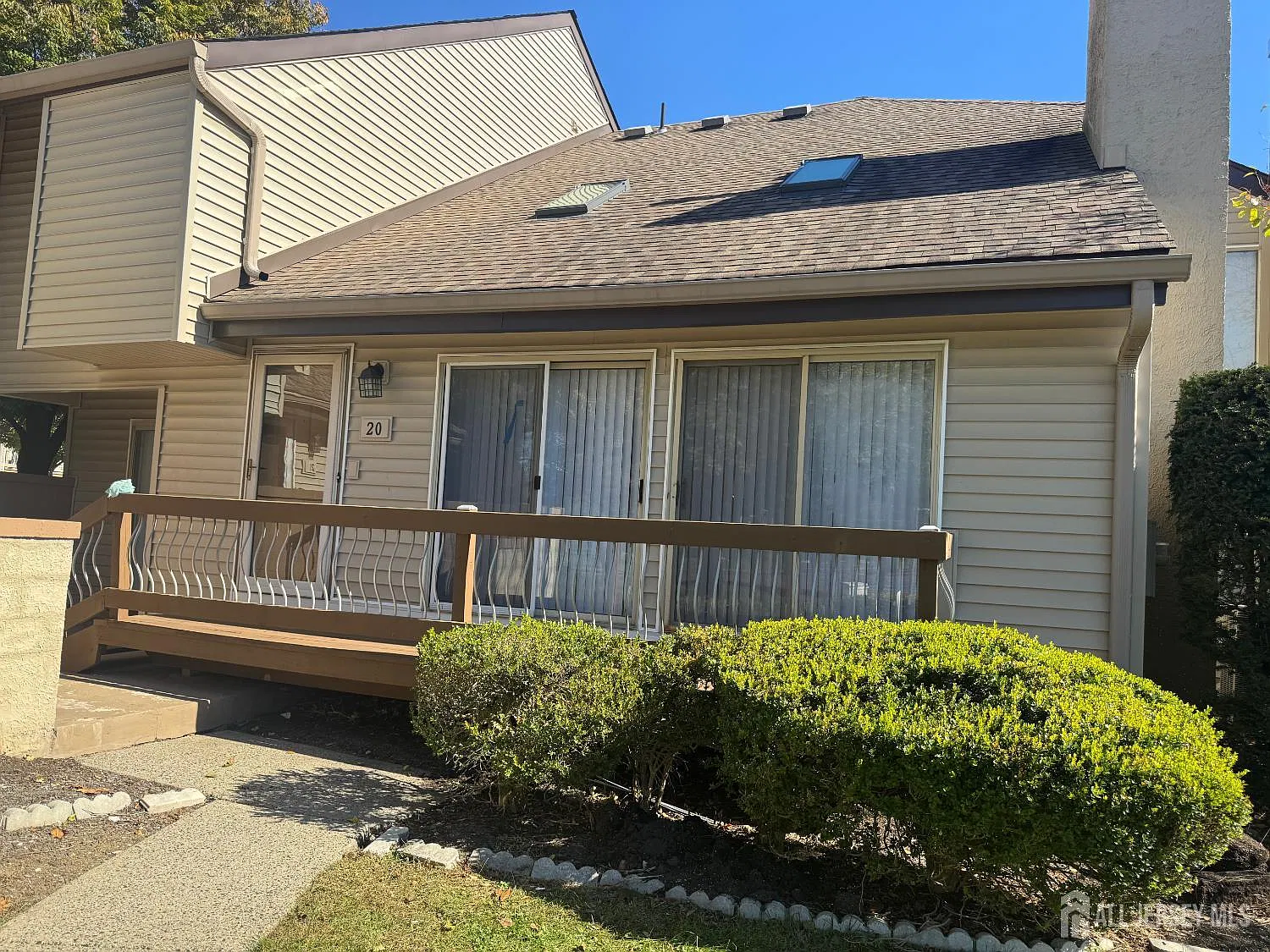 2 bed, 2.5 bath, 1604 sqft, $3,200 — Photo 2