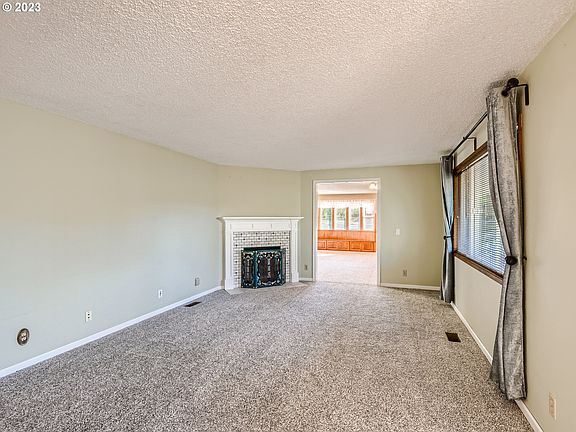 2nd image of 14565 SE Bramble Ct