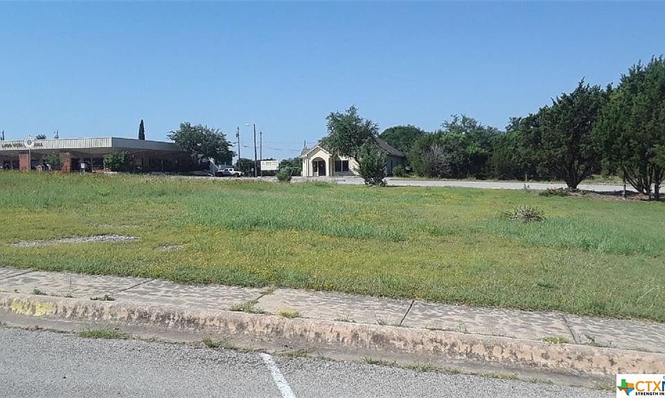 1st image of 20607 Dawn Dr