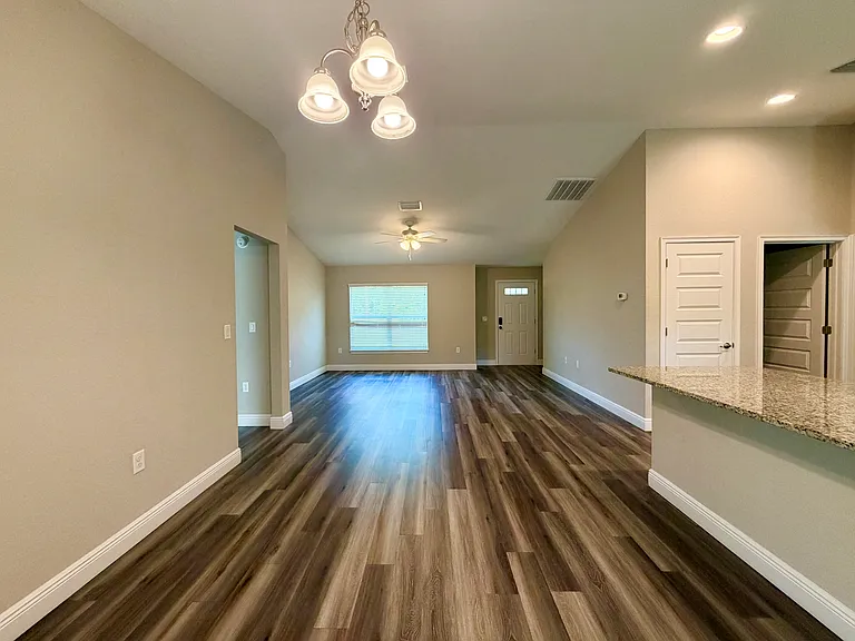210 Oak Ln — Photo 8