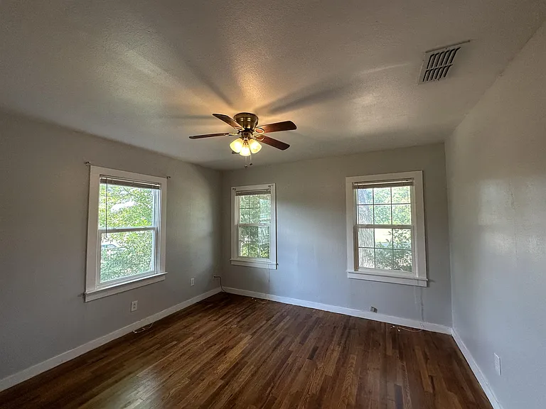 208 N Bowie St — Photo 8