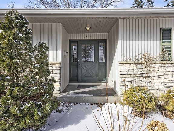 4th image of 1100 Newbury Street