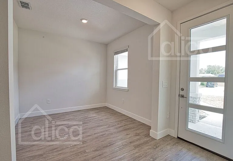 3539 Donahue Ave — Photo 5