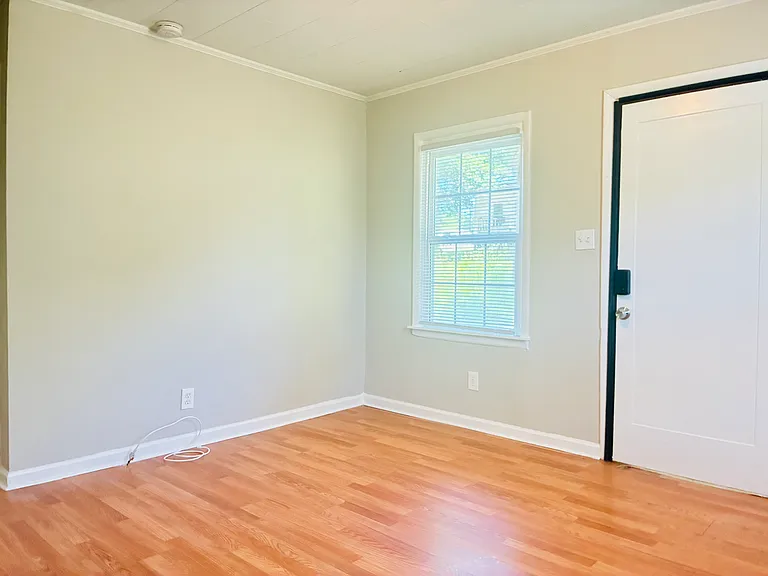 313 E Gibbs St — Photo 3